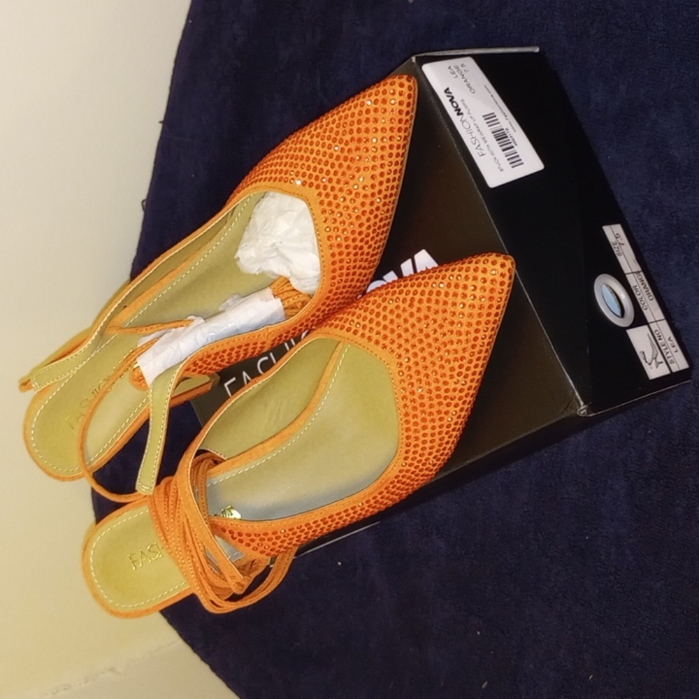 Orange pumps